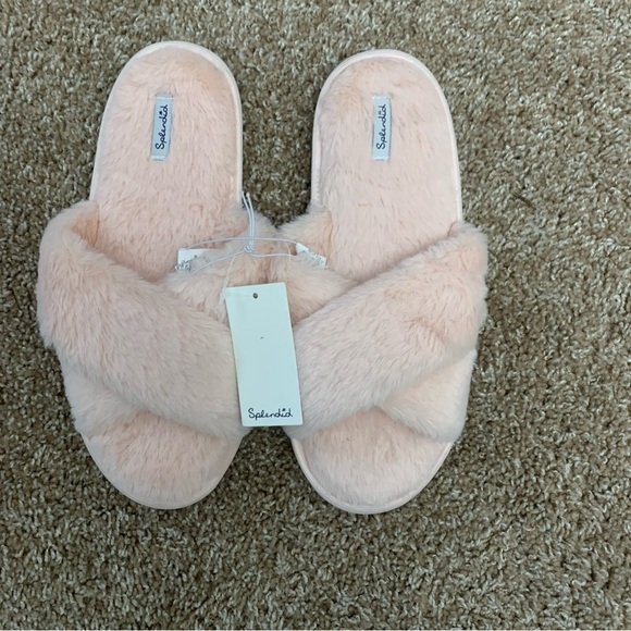 Splendid Women’s Soft Pink Slippers Size M /‎ L NWT - Picture 1 of 4
